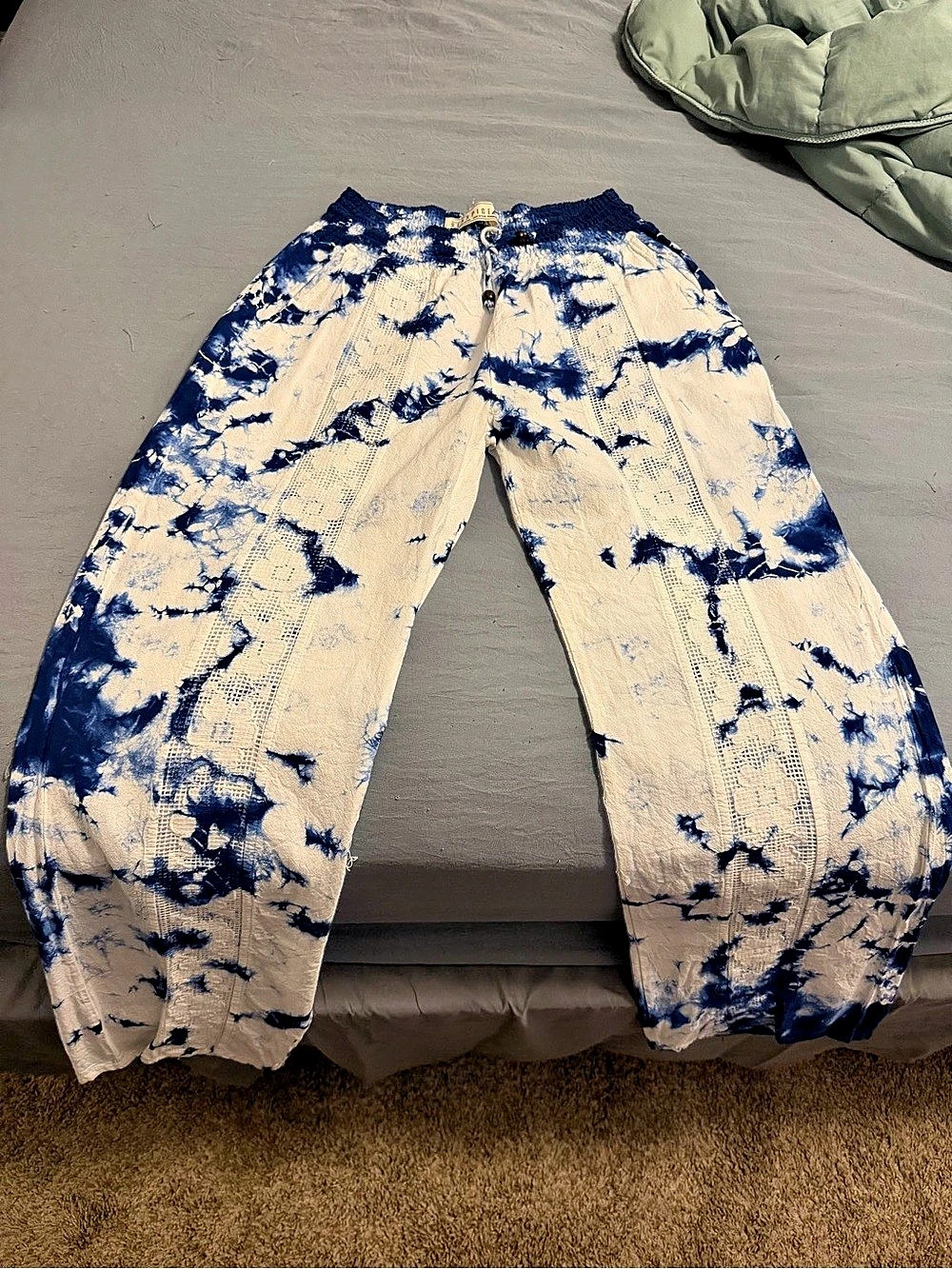 Seaspice Women's Tie-Dye Jogger Pants in Blue & Cream